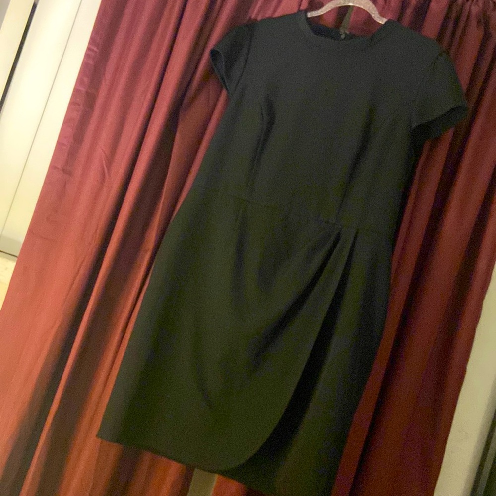 Adorable Lark & Ro black dress!